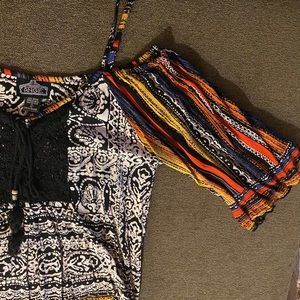 Boho-style cold shoulder safari fun top.